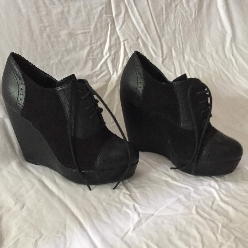black vintage lace up heal boots